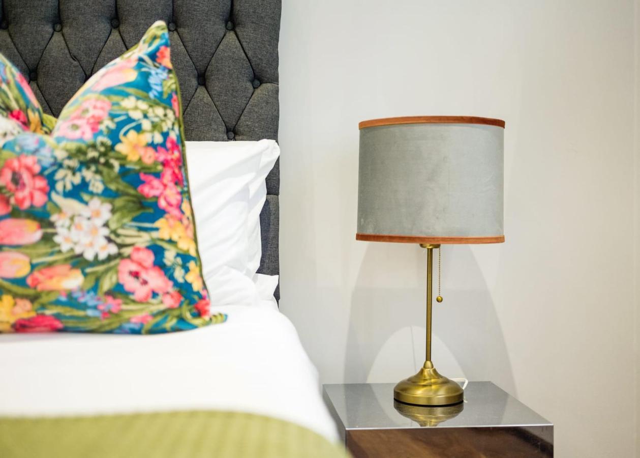 Modernized South Kensington Apartments ลอนดอน ภายนอก รูปภาพ