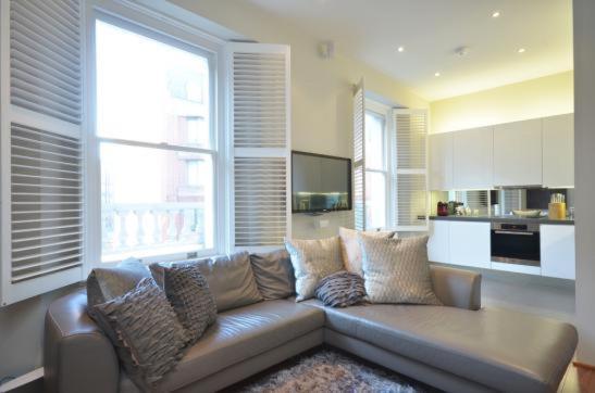 Modernized South Kensington Apartments ลอนดอน ภายนอก รูปภาพ