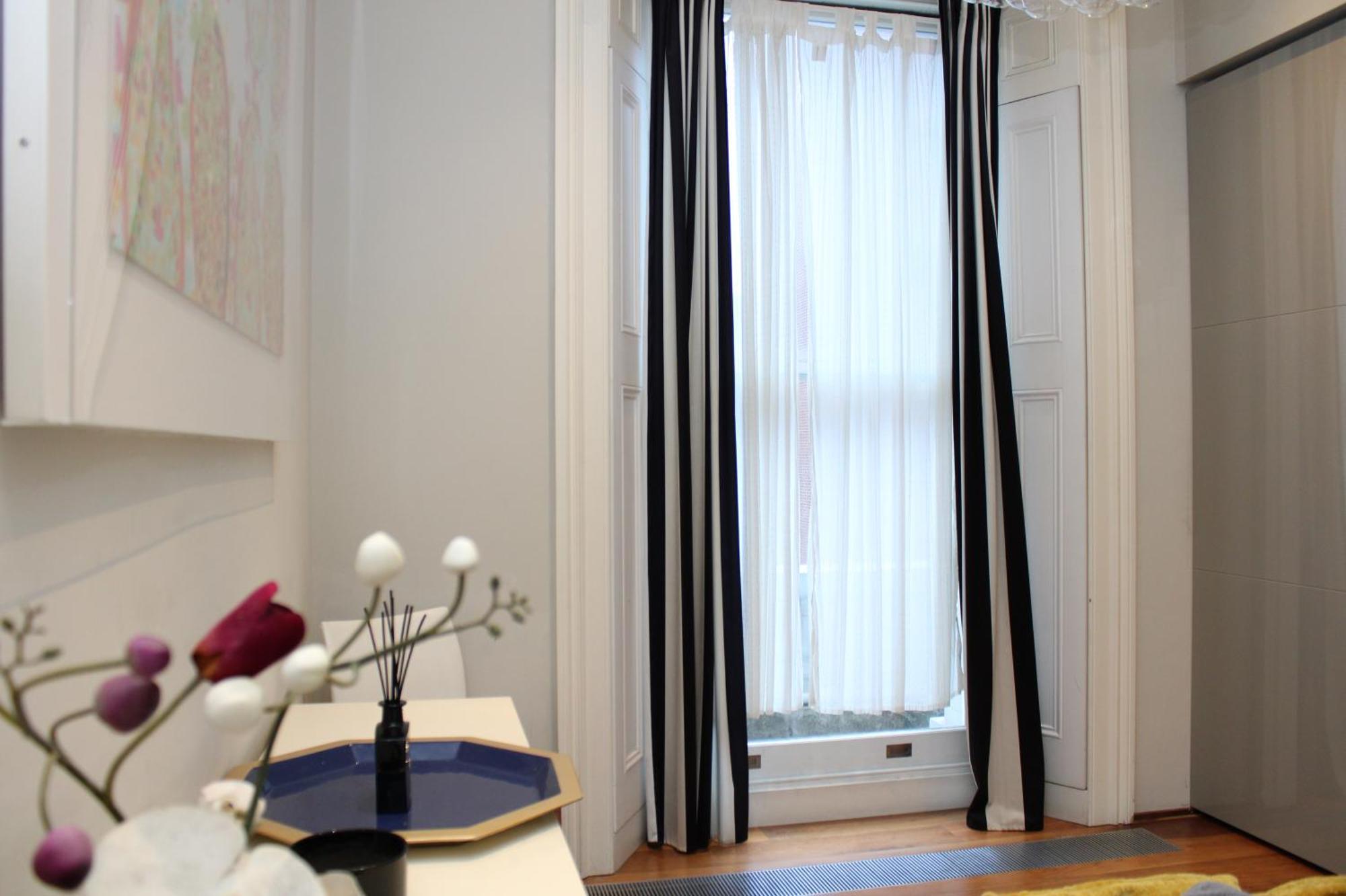 Modernized South Kensington Apartments ลอนดอน ภายนอก รูปภาพ